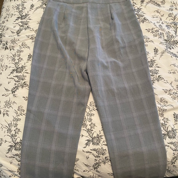 SHEIN grey and white checkered women’s dress pants - Picture 3 of 3